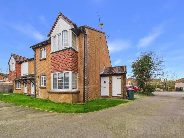 Stirling Close, Maidenbower RH10, 1 bed end terrace house to rent, £1,295 pcm | PrimeLocation