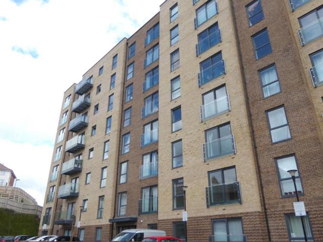 Stirling Drive, Bedfordshire LU2 1 bed flat to rent £1,150 pcm £265 pw
