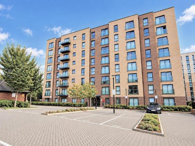 Stirling Drive, Luton 1 bed apartment to rent £1,100 pcm £254 pw