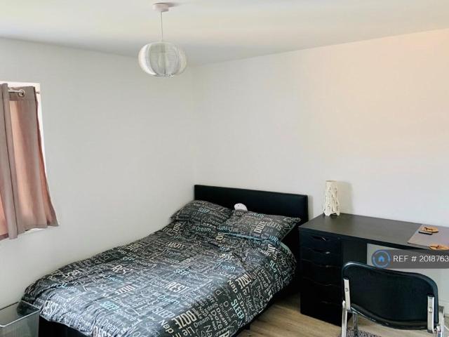 Stirling Road, Northstowe, Cambridge. 1 bed in a house share to rent £850 pcm £196 pw