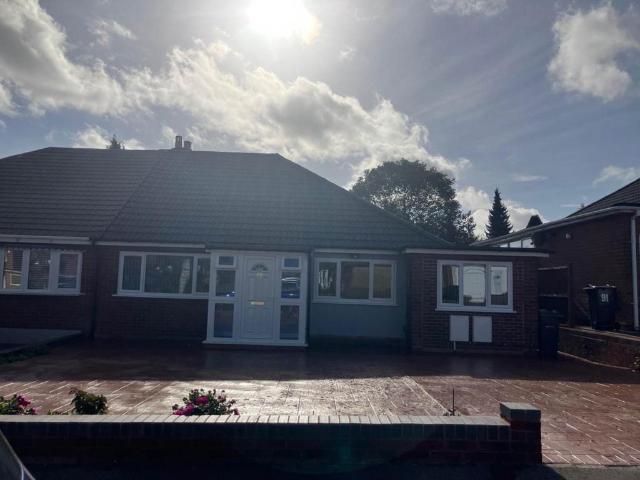 Stirling Road, Sutton Coldfield B73 3 bed bungalow to rent £1,650 pcm £381 pw
