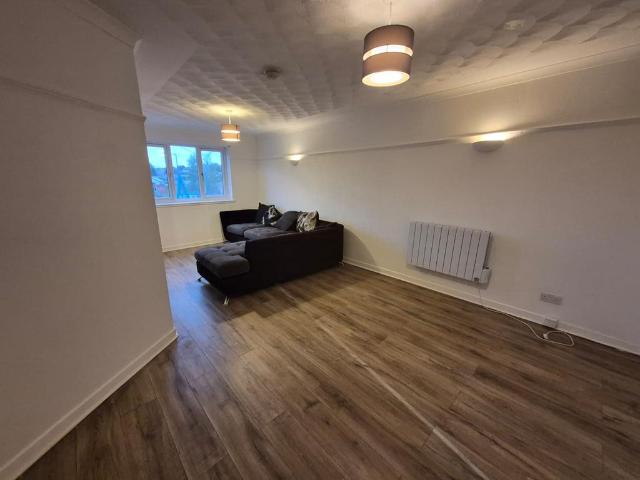 Stirling Street, Airdrie ML6 1 bed flat to rent £550 pcm £127 pw