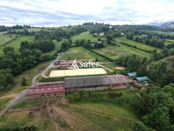 Structure Equestre Avec Habitation Sainte Consorce 180m² Pollionnay