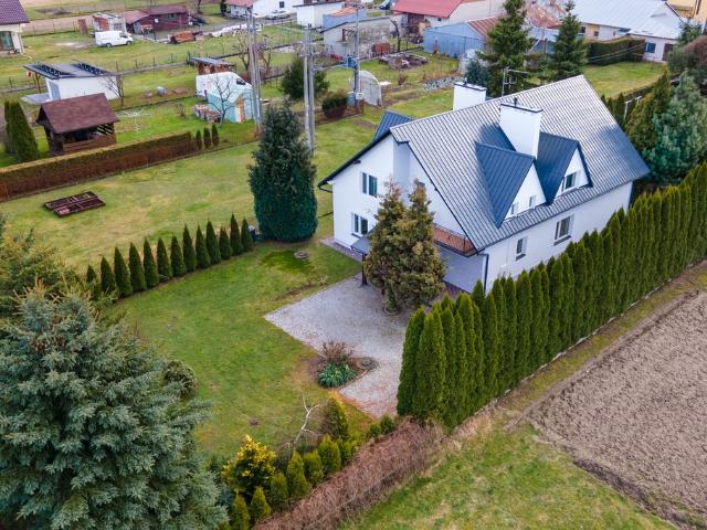 Przestronny dom 240 m2 na 9 ar, komfort i cisza