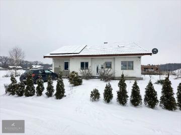 Urokliwy dom szkieletowy 93 m² z garażem i ogrodem