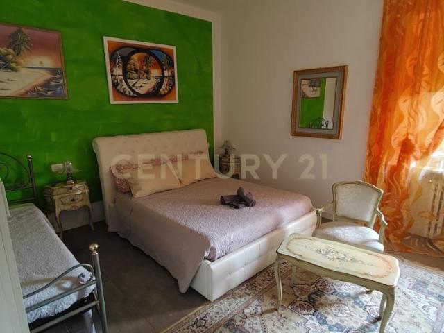 Stradone Santa Lucia 109 5 vani 137mq