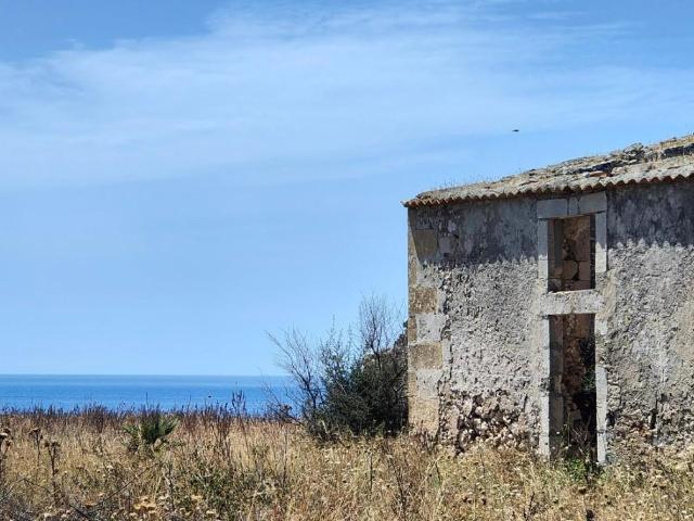 Strada Capo Murro di Porco 234 20 vani 750mq