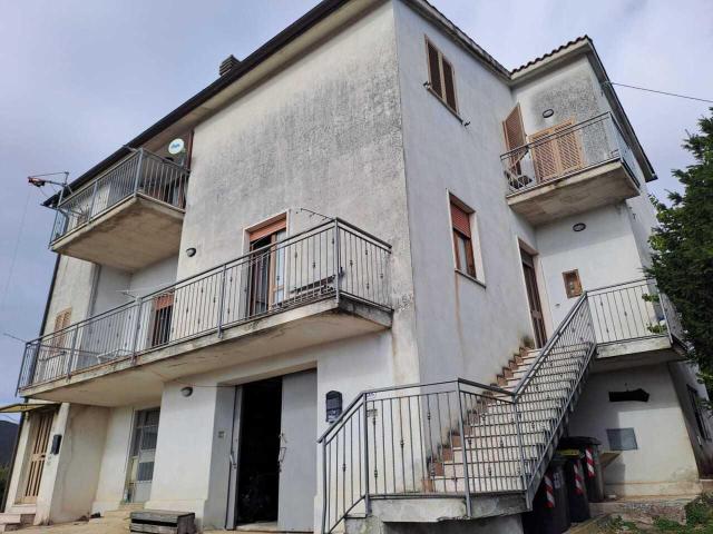 Strada Casa Bianca 6 vani 100mq