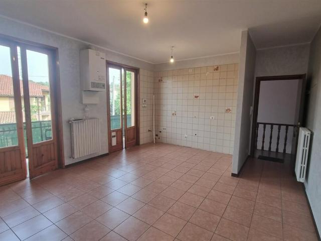 STRADA BASSA 50 trilocale 80mq
