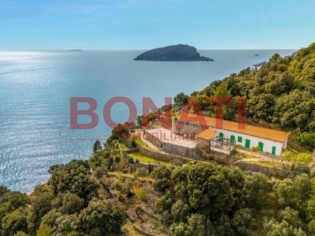 Strada del Pozzale 22 7 vani 175mq