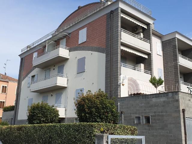 Strada della Cisa 15 5 vani 112mq