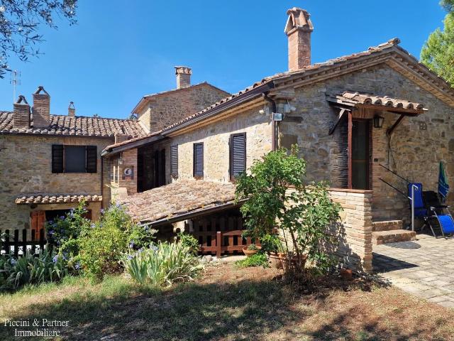 Strada di Compresso 11 vani 314mq