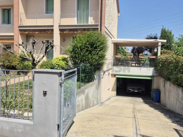 Strada San Giovanni 50 6 vani 190mq