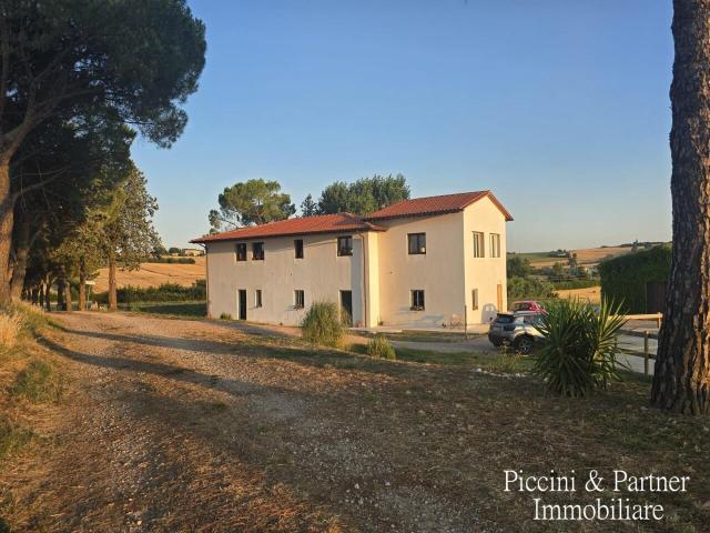 Strada Settevalli 27 12 vani 350mq