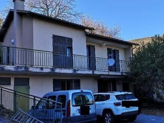 Strada Statale 1 snc 7 vani 218mq