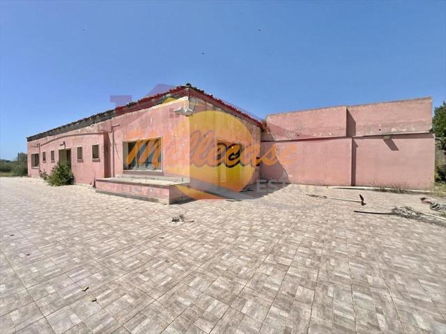 STRADA PER FLORIDIA 12 10 vani 1100mq