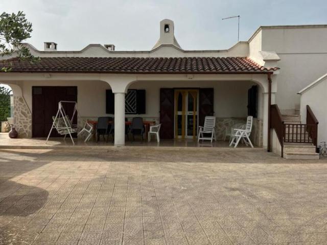 Strada Provinciale 22sp 22 12 vani 200mq