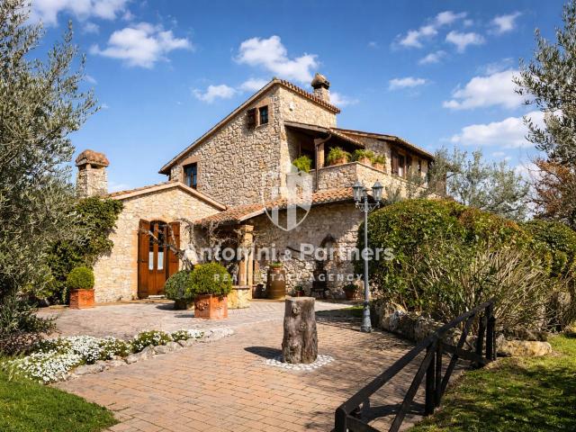 Strada Provinciale 385 385 8 vani 283mq