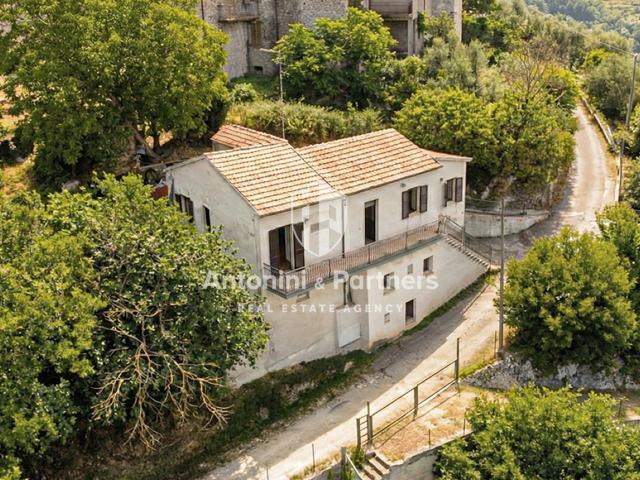 Strada Provinciale 421 421 9 vani 136mq