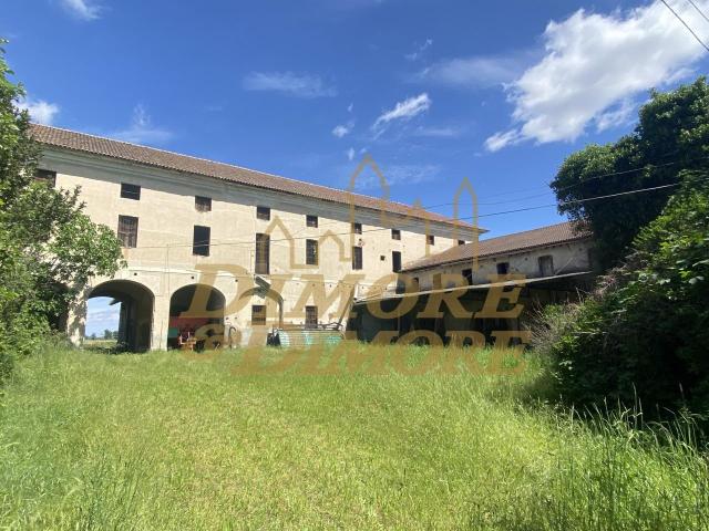 Strada Provinciale 76 20 vani 2500mq