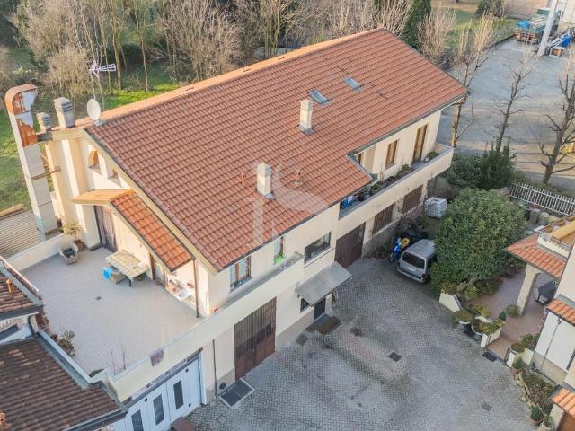 strada provinciale Milano Imbersago 21 vani 727mq