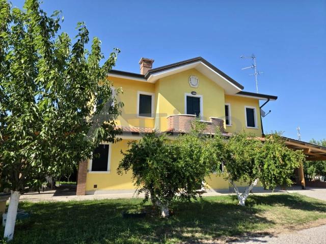 Strada Provinciale RO 6 vani 180mq