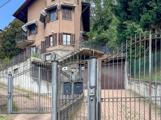 Strada Valle Massa 37 6 vani 130mq