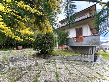 Strada Vicinale la Saccia Castagneta 5 vani 170mq