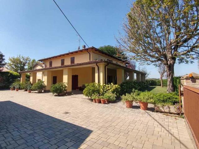 Stradello Giovanardi 95 13 vani 604mq