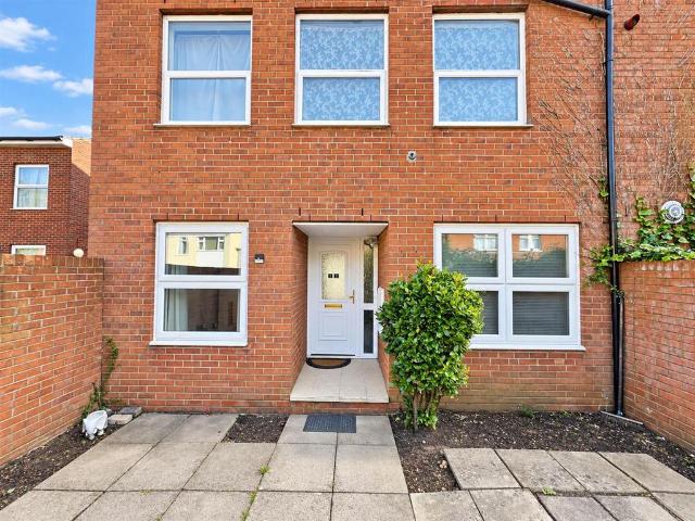 Strafford Court, Knebworth SG3 2 bed apartment to rent £1,395 pcm £322 pw