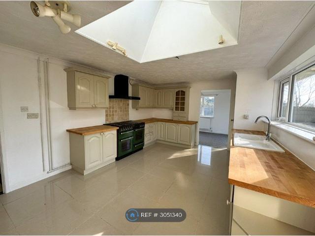 Straight Furlong, Ely CB6, 4 bed bungalow to rent, £1,650 pcm | PrimeLocation