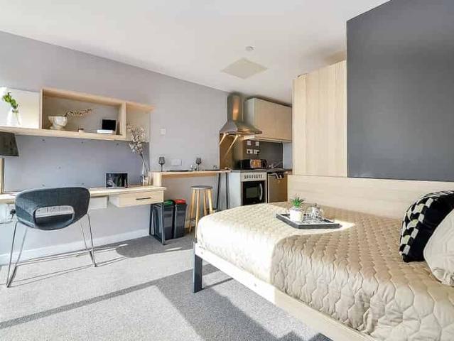 Straits Manor, Sheffield Has an Apartment
