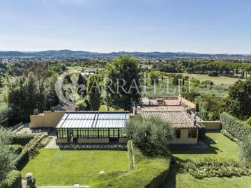 Straordinaria villa moderna in una delle zone più prestigios. 880m² Firenze