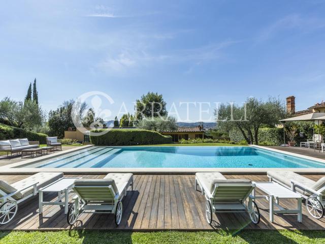 Straordinaria villa moderna in una delle zone più prestigios. 880m² Firenze