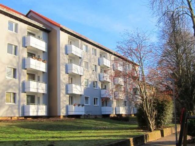Stralsundstr. 14, 2 L Schöne 3 Zimmer Wohnung mit Balkon! Küchenübernahme ist möglich