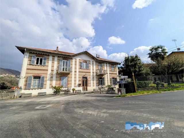 Strambinello quadrilocale 80mq