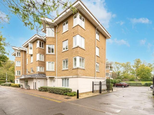 Strand Drive, Kew, Richmond, TW9 2 bed flat to rent £2,900 pcm £669 pw