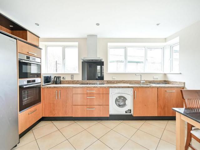 Strand Drive, Kew, Richmond, TW9 3 bed flat to rent £4,500 pcm £1,038 pw