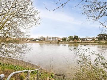 Strand Drive, Kew, Richmond, TW9 3 bed flat to rent £4,000 pcm £923 pw
