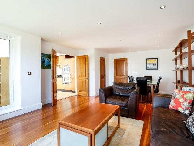 Strand Drive, Richmond TW9 2 bed apartment to rent £2,700 pcm £623 pw