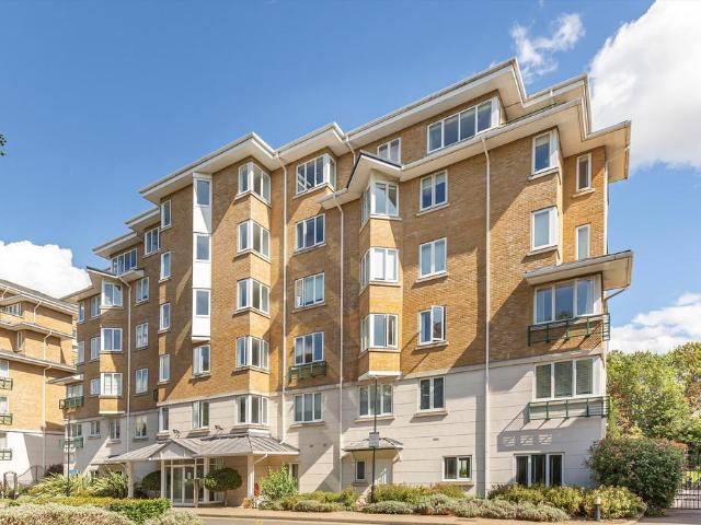 Strand Drive, Richmond, TW9 3 bed flat to rent £5,000 pcm £1,154 pw