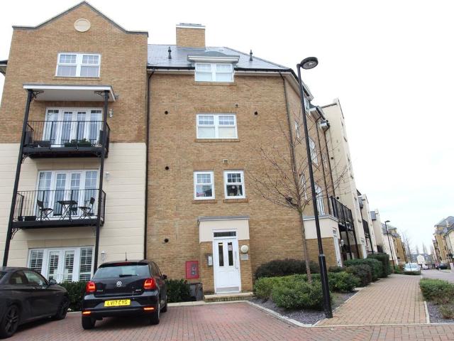 Strand House, 16 Wells View Drive, Bromley BR2, 1 bed flat to rent, £1,400 pcm | PrimeLocation