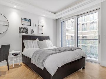 Strand, London WC2R Studio to rent £4,000 pcm £923 pw