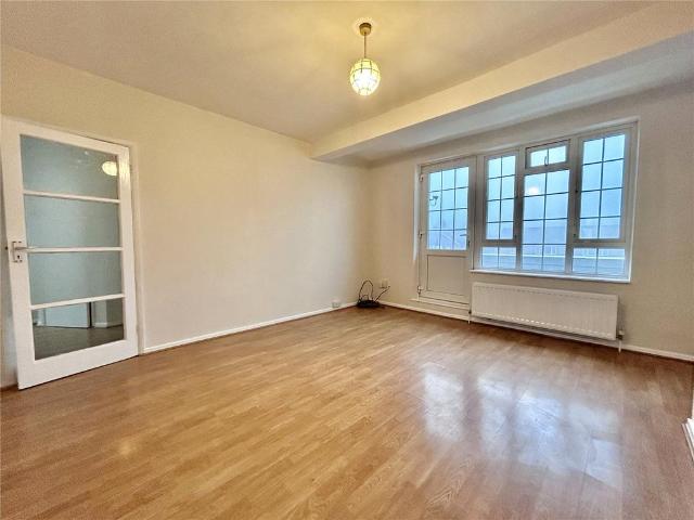 Strand Parade, The Boulevard. 2 bed flat to rent £1,150 pcm £265 pw