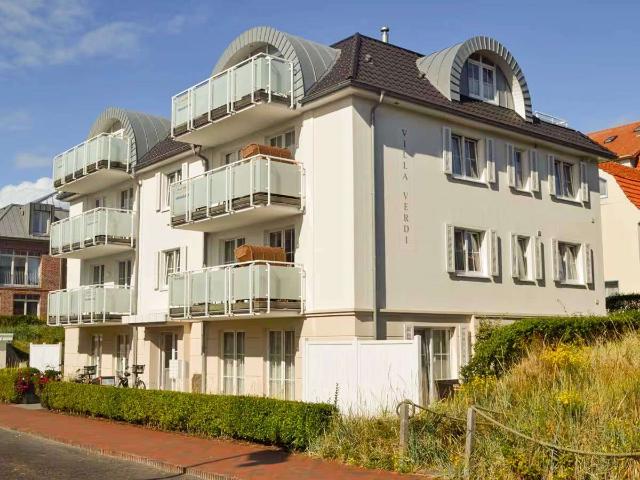 Strandnah, modern und lichtdurchflutet 3 Zimmer Wohnung in der Villa Verdi