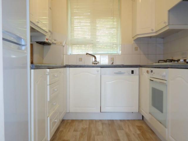 Strasburg Road, Near Battersea Park SW11, 1 bed flat to rent, £1,950 pcm | PrimeLocation