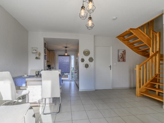STRASBOURG NEUHOF BELLE MAISON RECENTE 5 PIECES de 94m2 AVEC GARAGE ET JARDIN