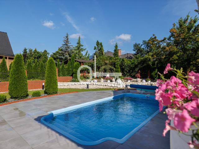Przestronna rezydencja 415 m² z basenem i ogrodem