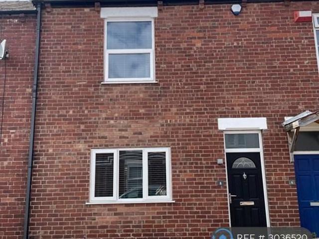 Strawberry Avenue, Leeds, LS25 3 bed terraced house to rent £1,400 pcm £323 pw