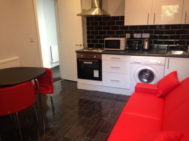 Strawberry Hill, Salford M6, 4 bed shared accommodation to rent, £675 pcm | PrimeLocation